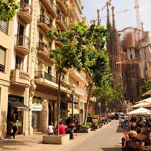 https://gaudi-sagrada-familia.catalonia-hotels.com