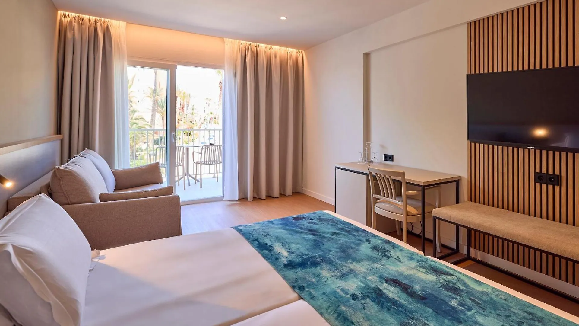 ****  Universal Hotel Romantica Колонья Сант Джордин Испания