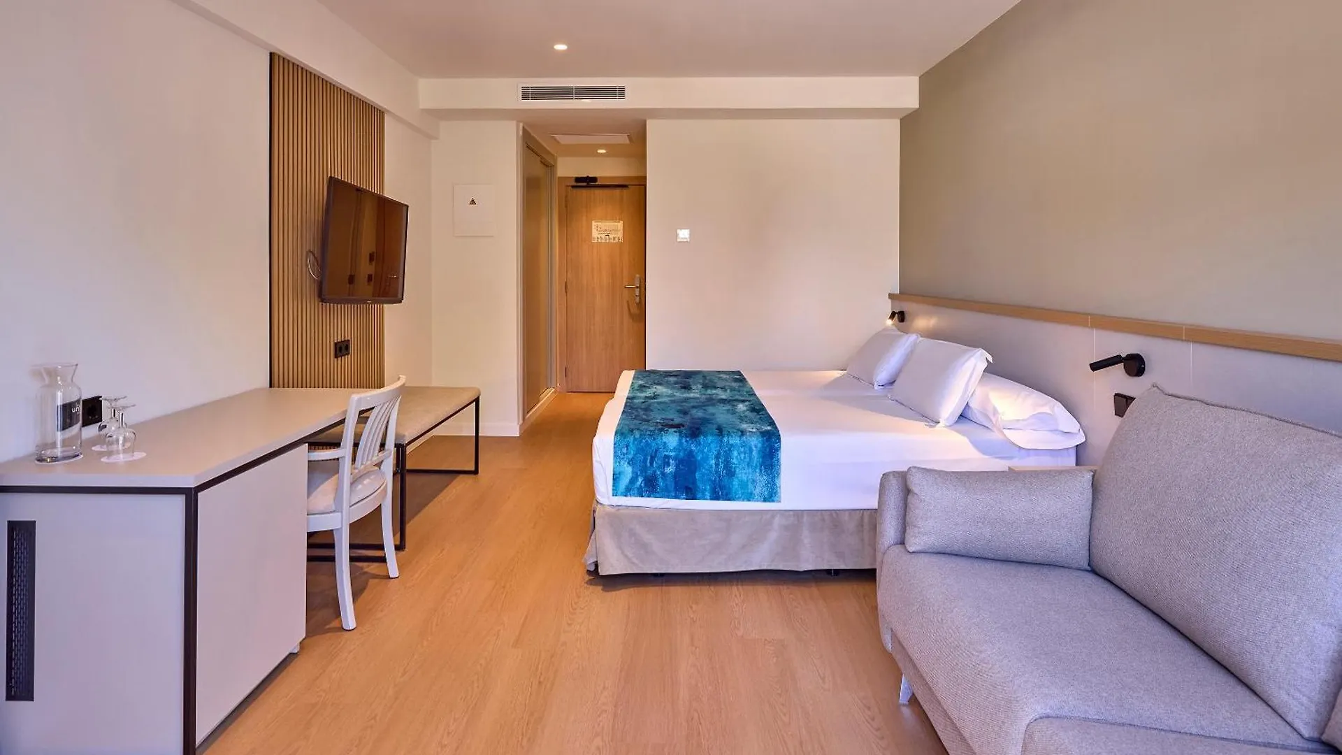 Universal Hotel Romantica Колонья Сант Джордин