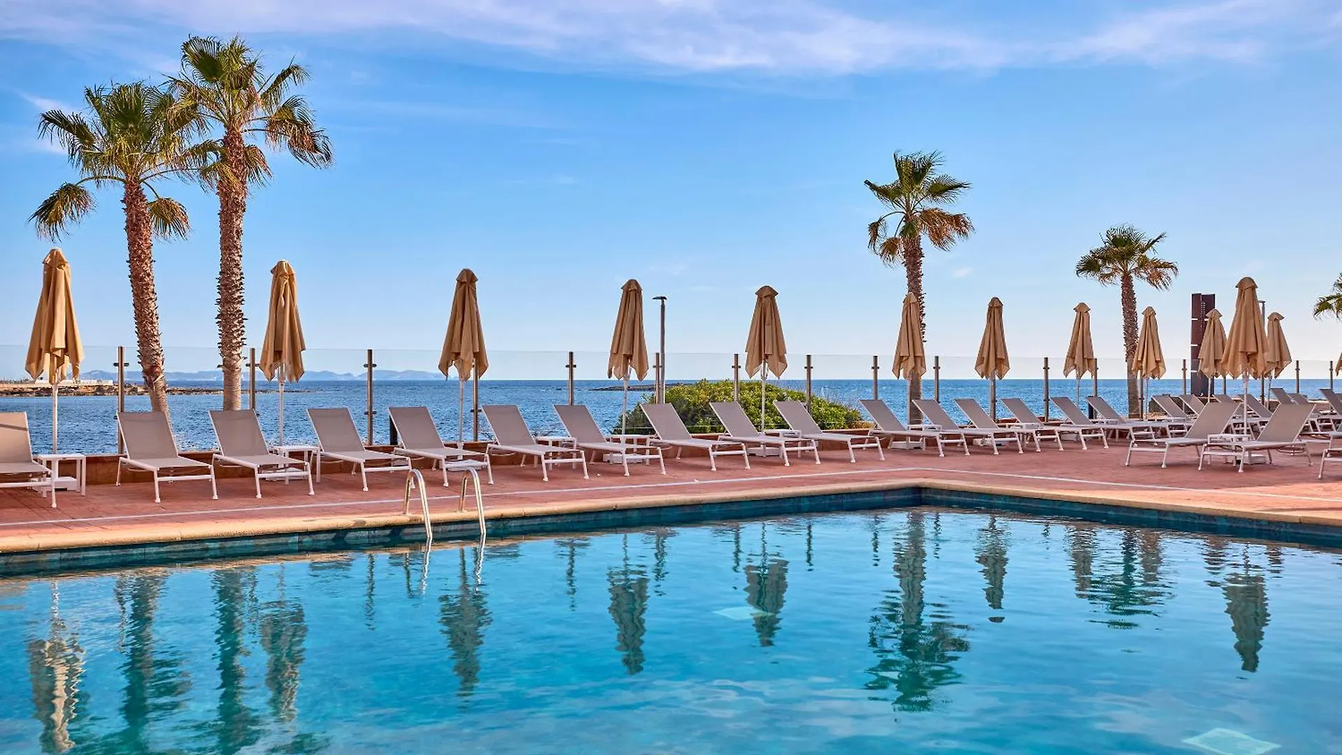 Universal Hotel Romantica Колонья Сант Джордин