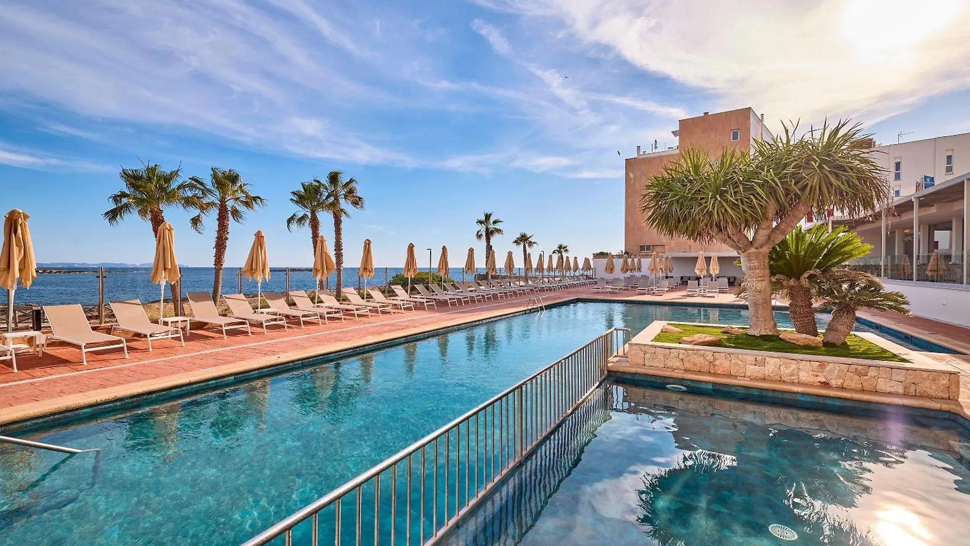 Universal Hotel Romantica Колонья Сант Джордин